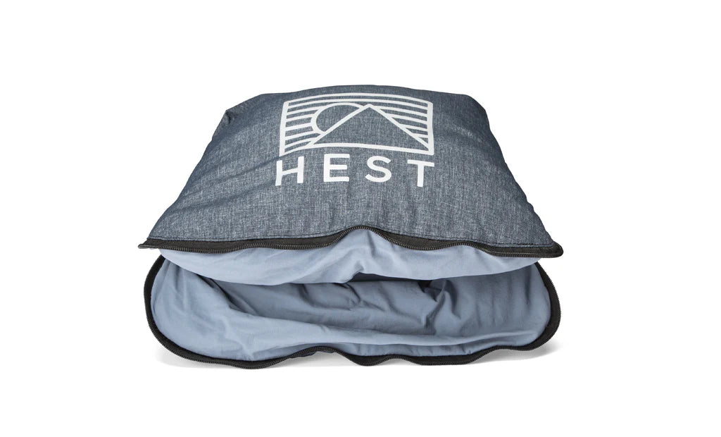 Hest Pillow